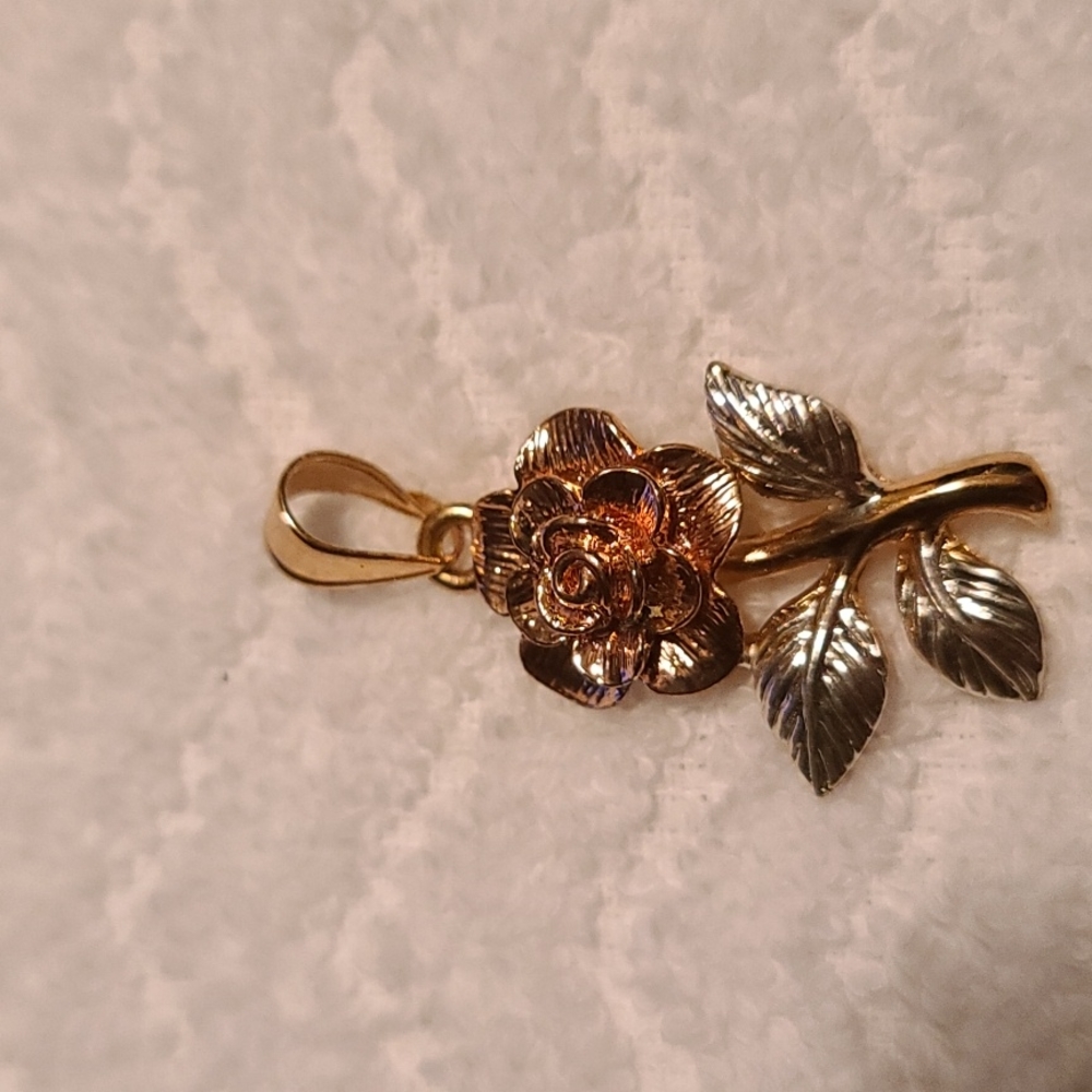 Flower pendant